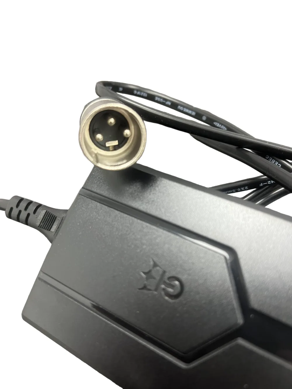 Chargeur de batterie au plomb 2 Ah pour scooters de mobilité – Image 3
